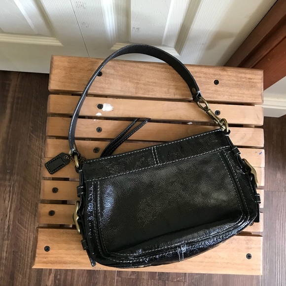 VINTAGE COACH SHOULDER PURSE - Picture 1 of 8